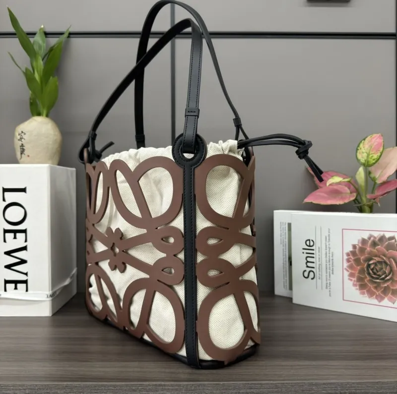 Alternative view of Loewe Shopping Bags-95