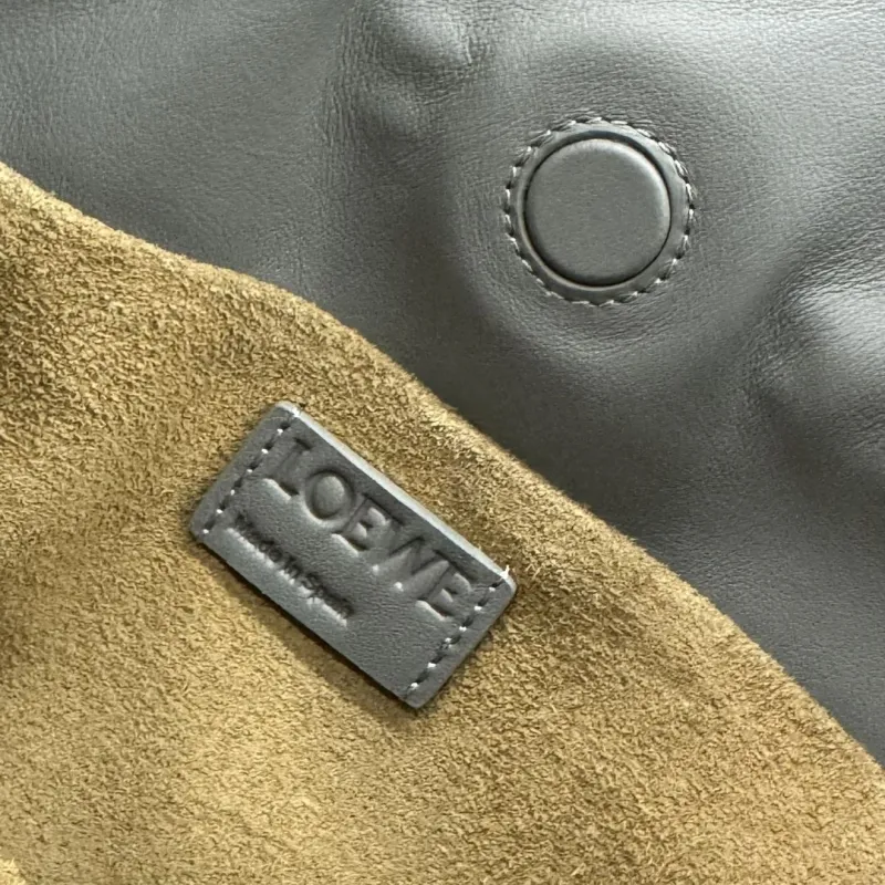 LOEWE Gray Leather Crossbody Bag - Image 9