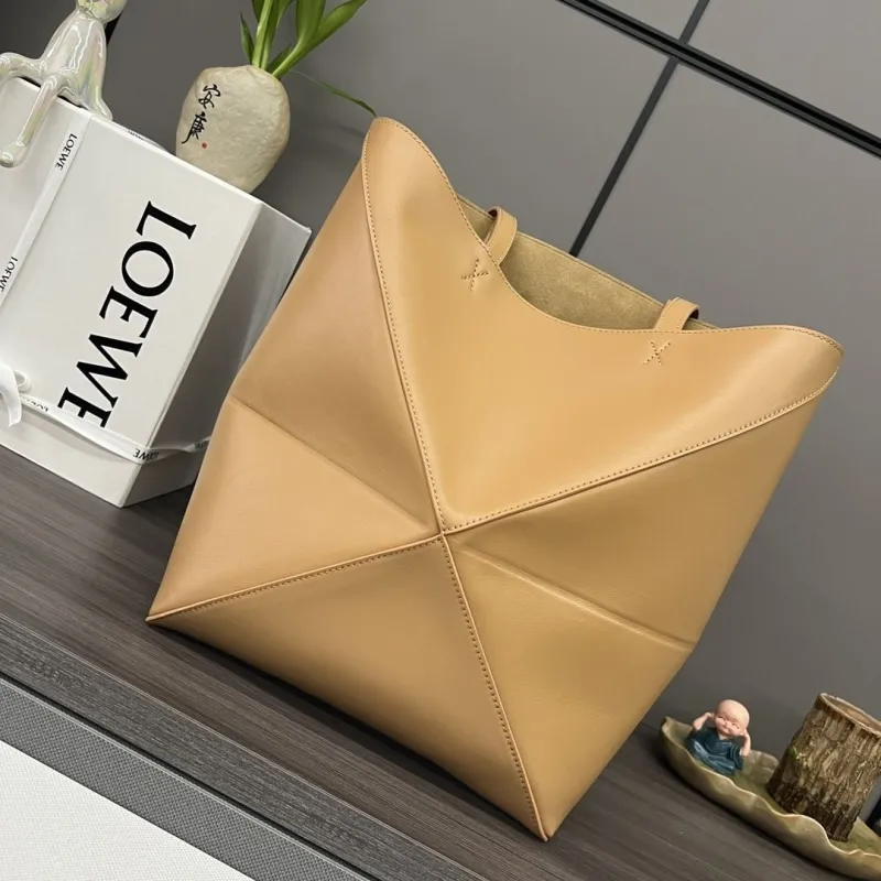 LOEWE Tan Leather Tote Bag 114 - Image 4