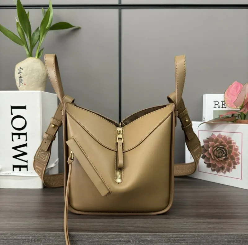 Loewe Beige Leather Crossbody Tote Bag - Image 4