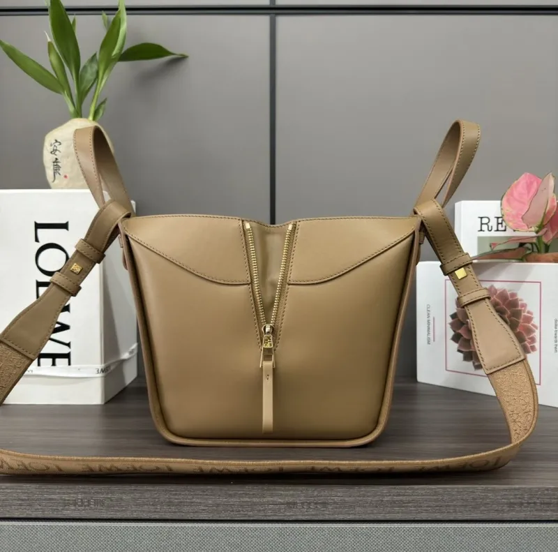 Loewe Beige Leather Crossbody Tote Bag - Image 5