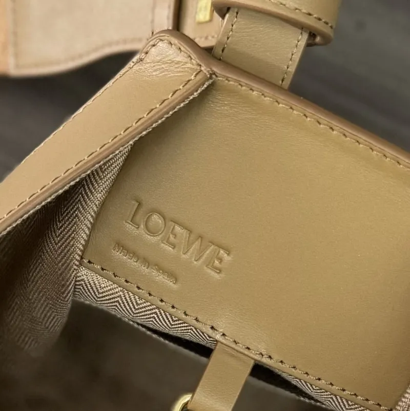 Loewe Beige Leather Crossbody Tote Bag - Image 9