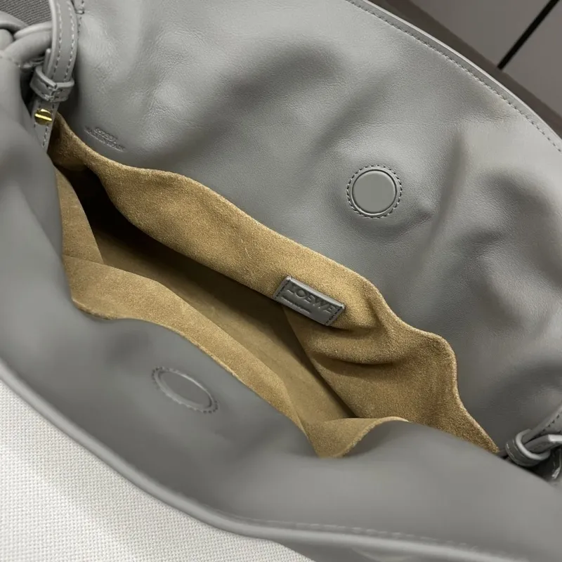 Loewe Gray Leather Shoulder Bag - Image 8