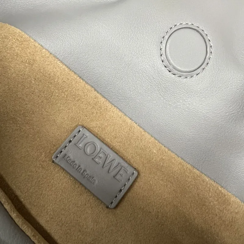 Loewe Gray Leather Shoulder Bag - Image 9