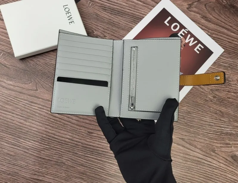 LOEWE Olive Leather Wallet 197 - Image 6