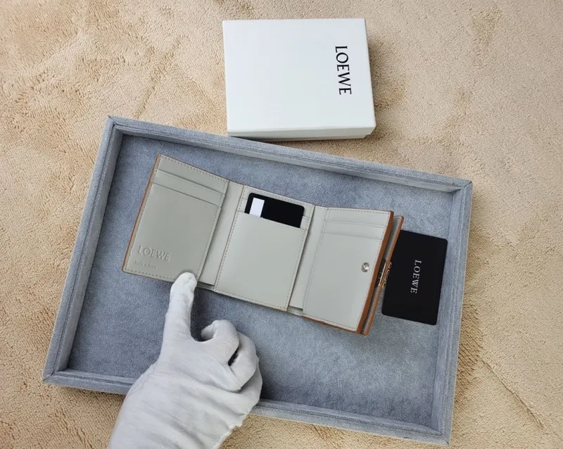 LOEWE Light Gray Leather Compact Wallet - Image 4