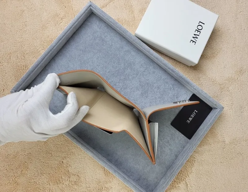 LOEWE Light Gray Leather Compact Wallet - Image 8