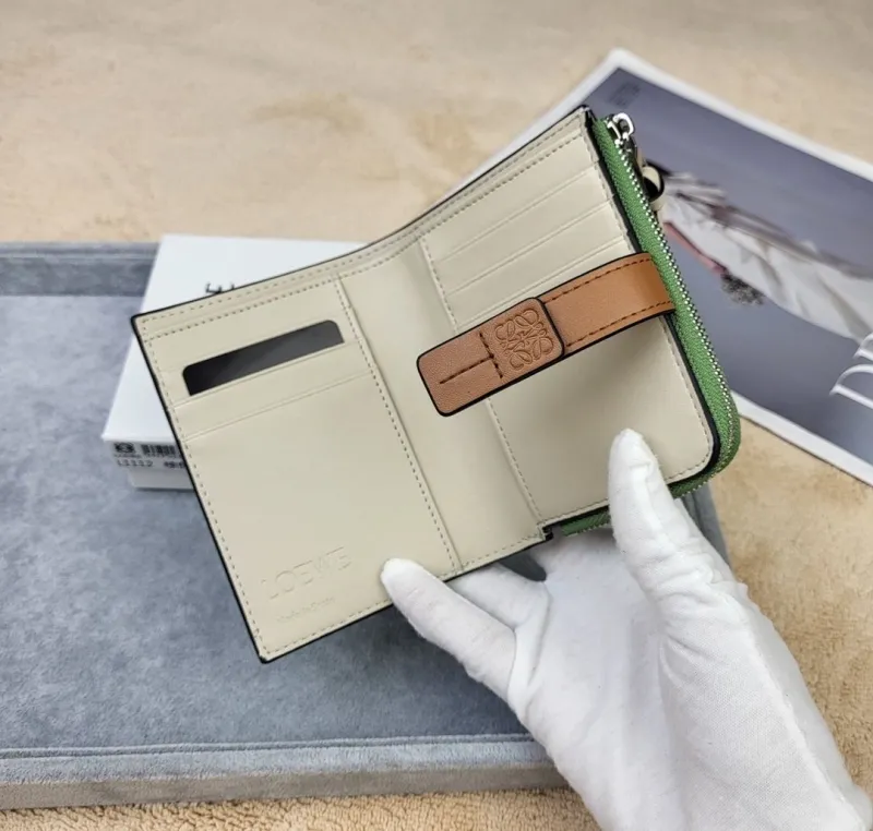 LOEWE Green Leather Zip Wallet 218 - Image 8