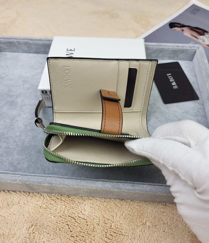 LOEWE Green Leather Zip Wallet 218 - Image 9