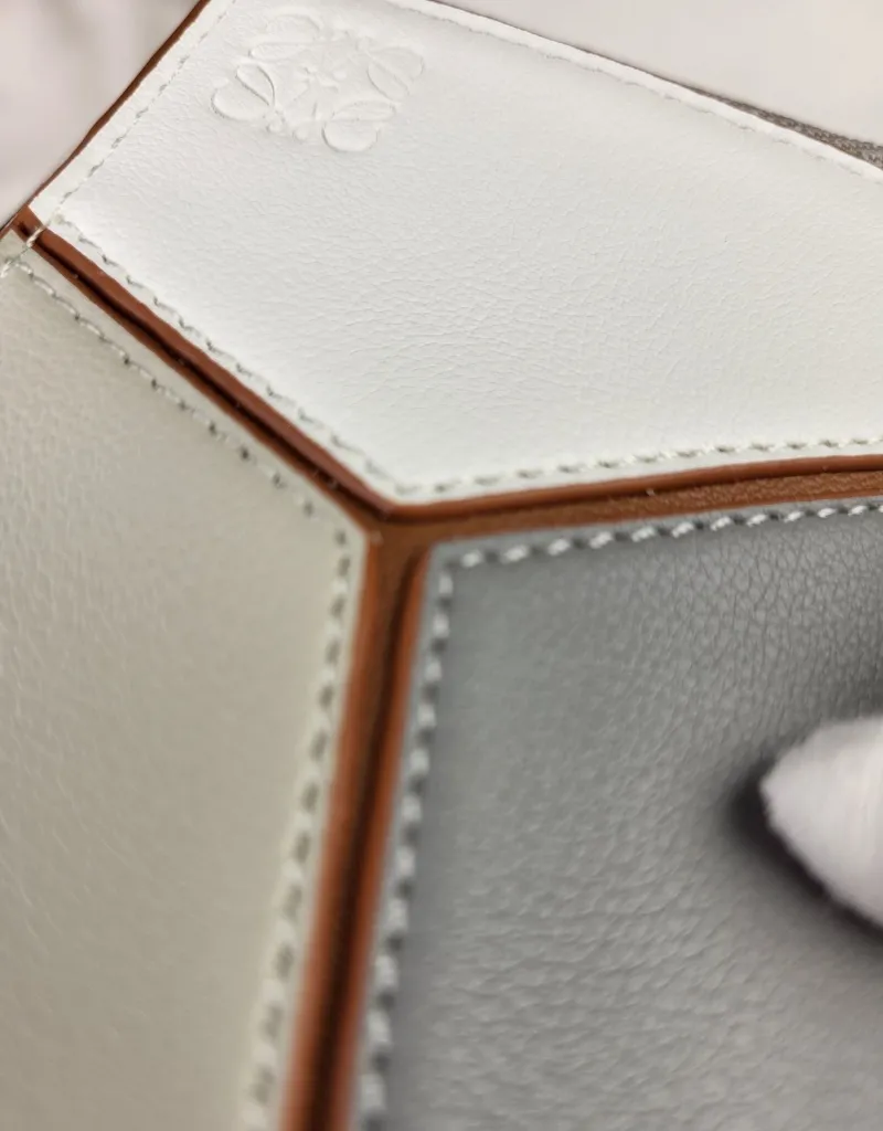 Loewe Wallets-235 - Image 6