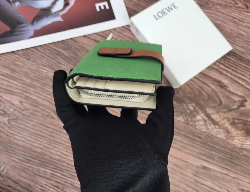 LOEWE Green Leather Compact Wallet - Image 4