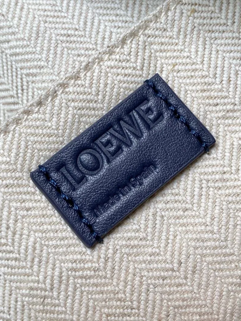 LOEWE Blue Leather Shoulder Bag - Image 9