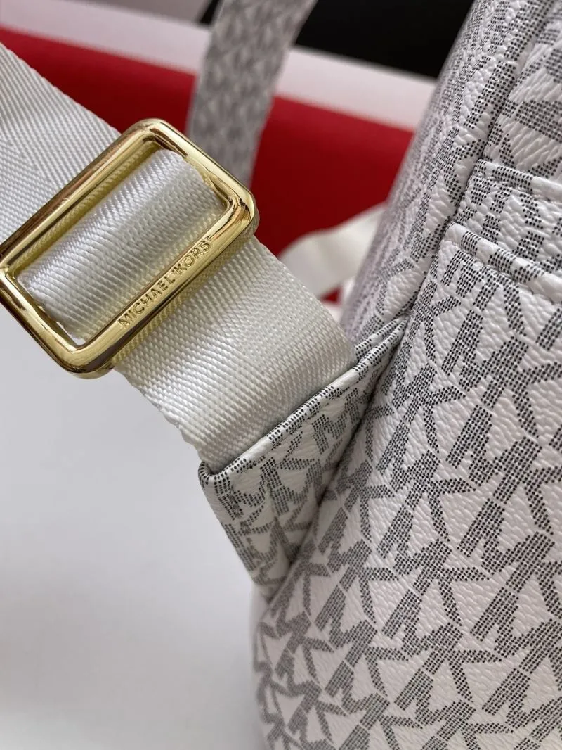 Michael Kors White Monogram Backpack F09815 Size 26-32-13cm - Image 6