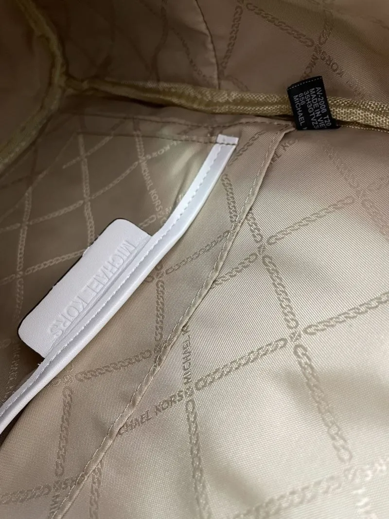 Michael Kors White Monogram Backpack F09815 Size 26-32-13cm - Image 9