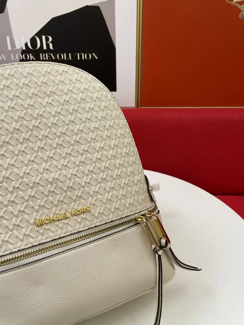 Michael Kors Ivory Leather Backpack F09815 - Image 4