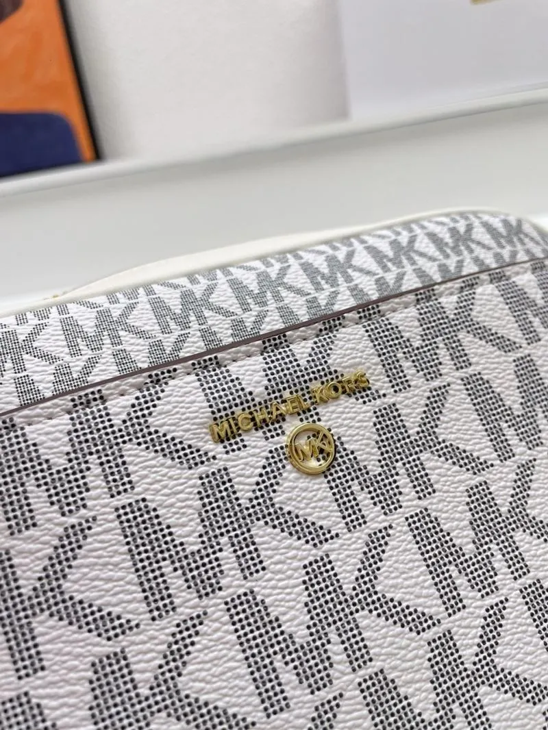 Michael Kors White Monogram Crossbody Bag H09966 24cm - Image 4