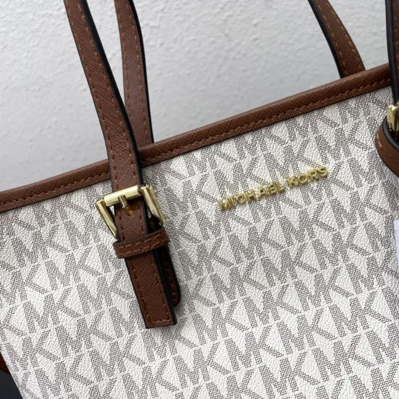 Michael Kors F006 Vanilla Monogram Tote Bag - Image 4