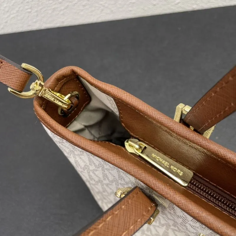 Michael Kors F006 Vanilla Monogram Tote Bag - Image 6