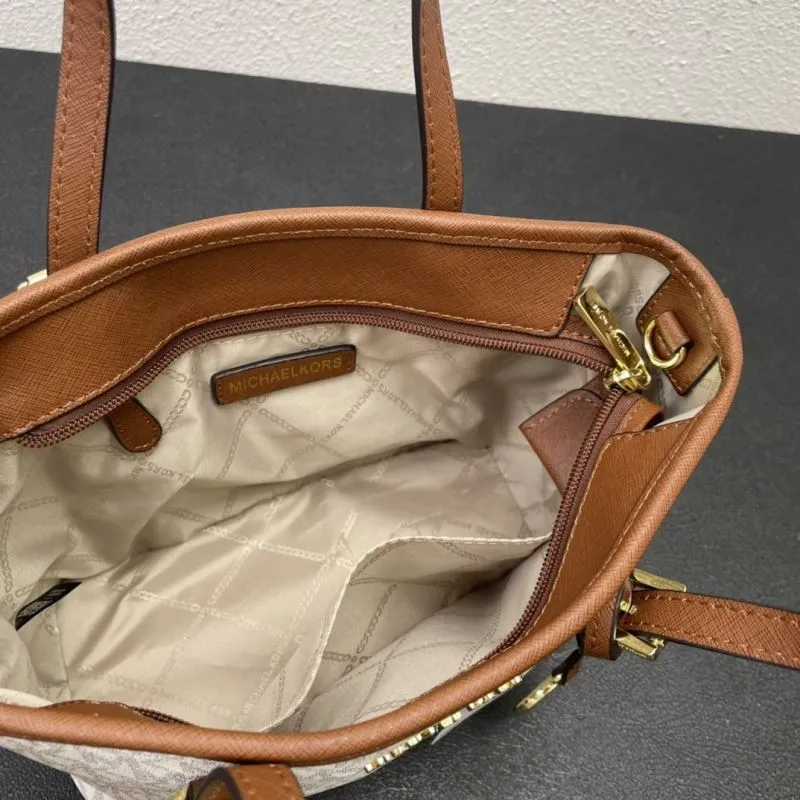 Michael Kors F006 Vanilla Monogram Tote Bag - Image 8