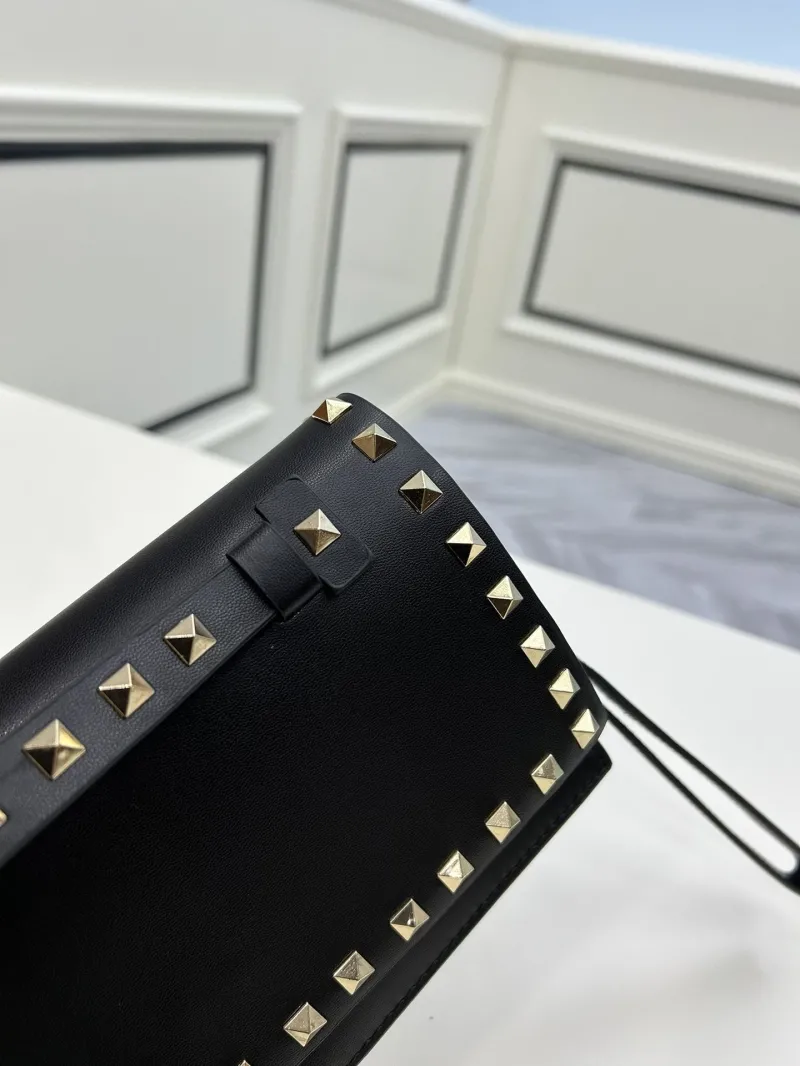 Valentino Black Studded Crossbody Clutch Bag 23-12cm - Image 5