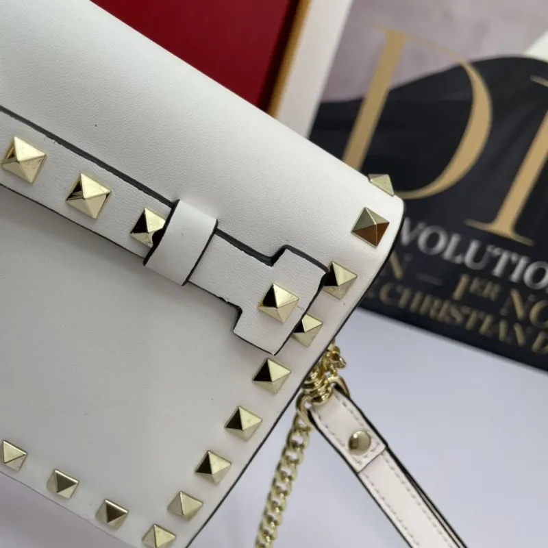 Valentino Garavani White Rockstud Chain Clutch Bag - Image 6