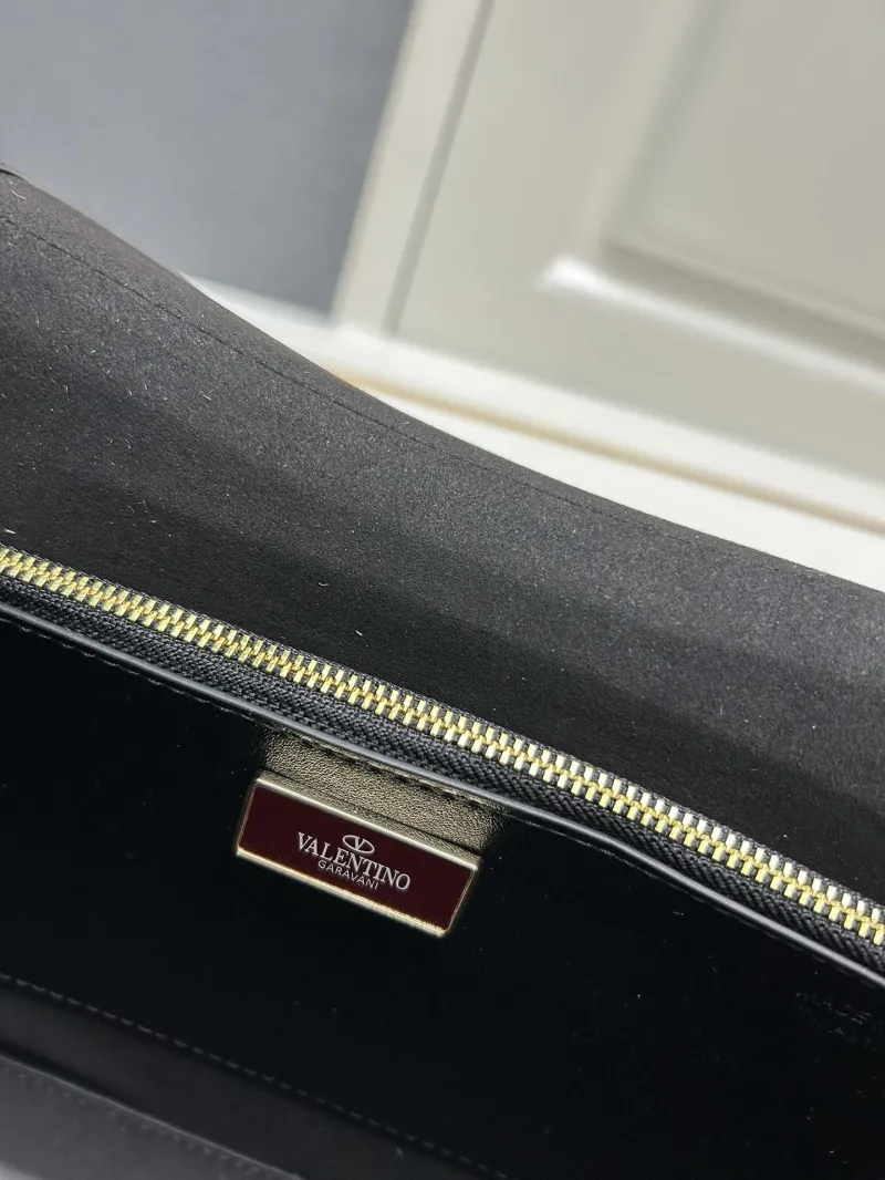 Valentino 5031 Black Leather Shoulder Bag - Image 9