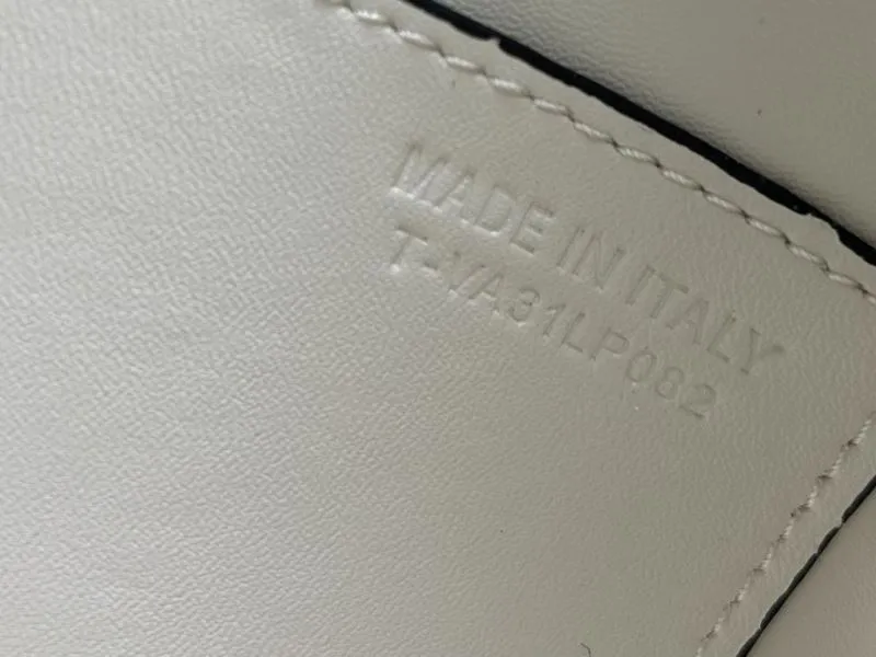 Alternative view of Valentino Handle Bags-559