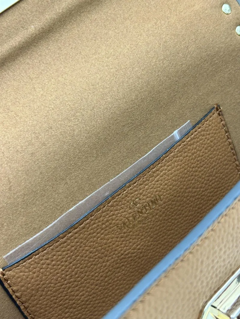 Valentino 20253 Brown Leather Crossbody Bag - Image 9