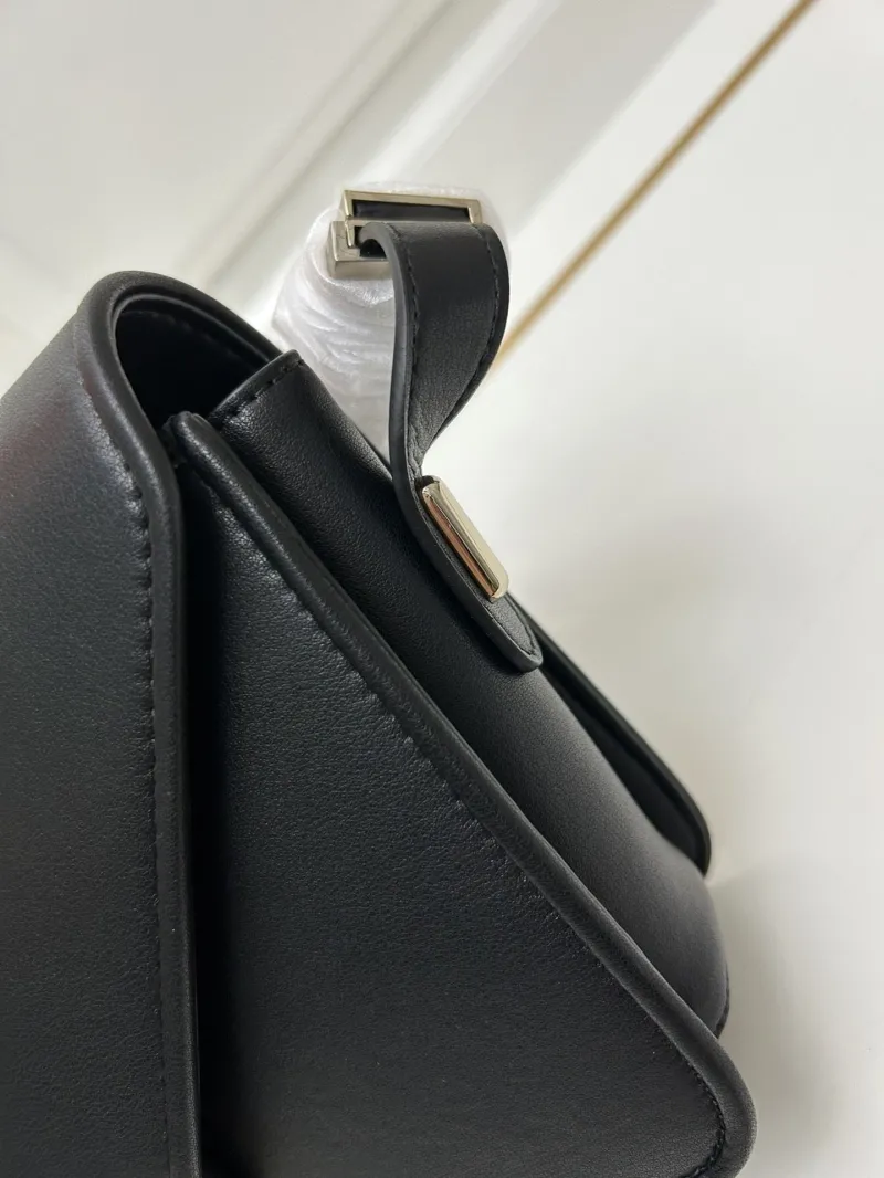 Valentino Black Leather Crossbody Bag Model 5019 - Image 5