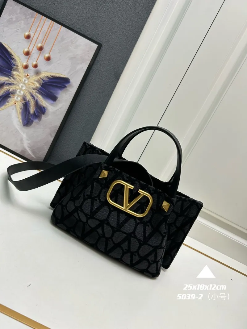 Valentino Shopping Bags-26