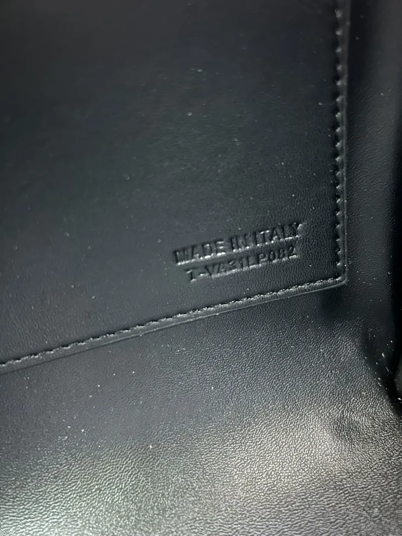 Alternative view of Valentino Shopping Bags-32