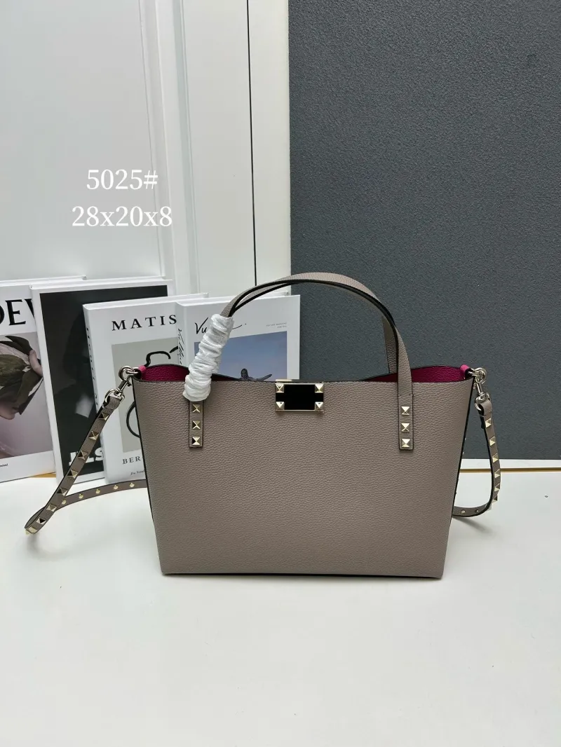 Alternative view of Valentino Shopping Bags-38