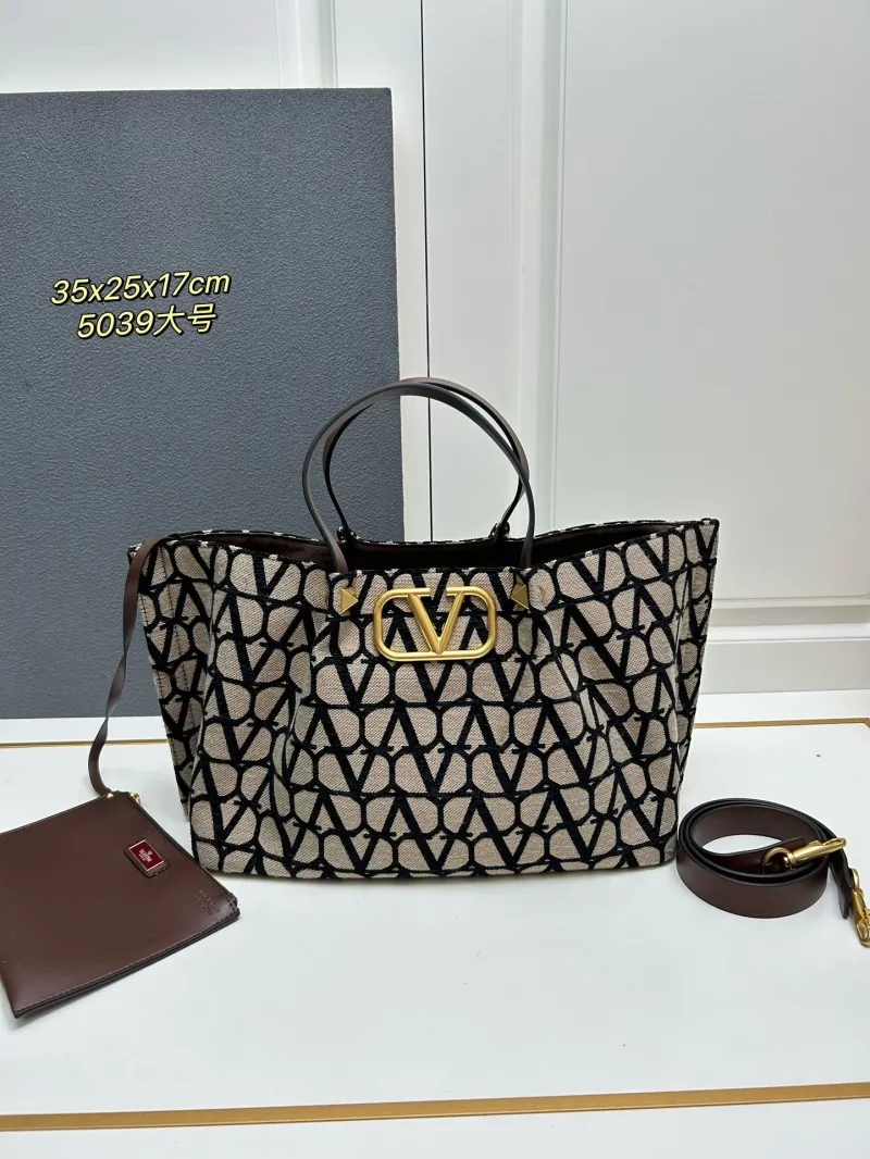 Valentino Shopping Bags-39