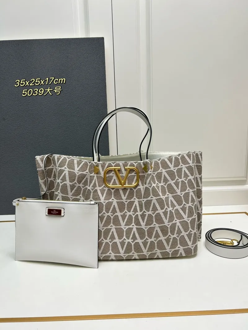 Valentino Shopping Bags-40