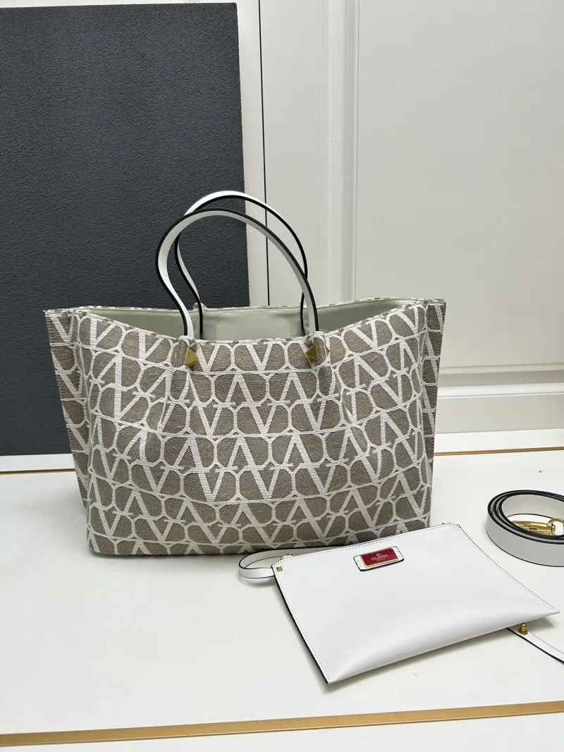 Alternative view of Valentino Shopping Bags-40