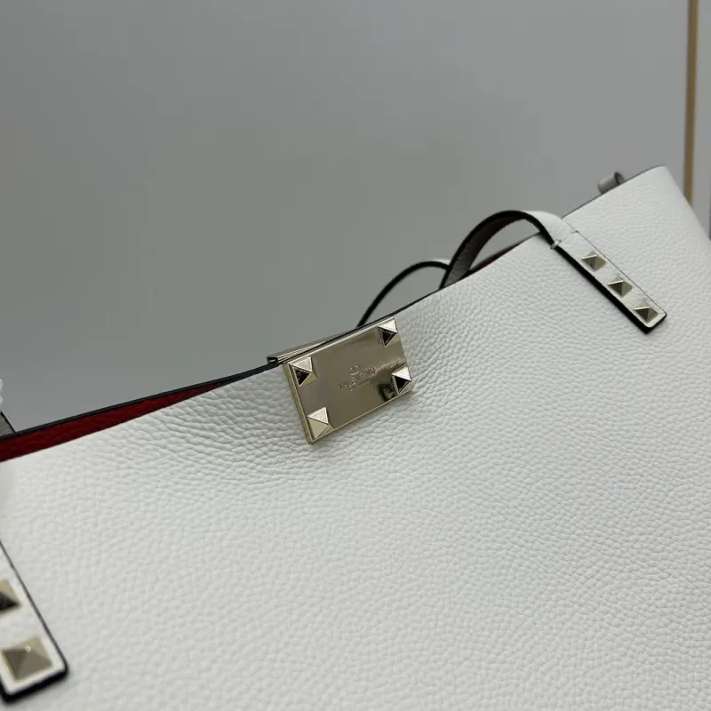 Valentino Off-White Tote Bag with Pouch 20244 - Image 6