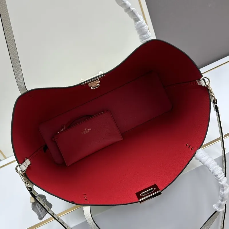 Valentino Off-White Tote Bag with Pouch 20244 - Image 7