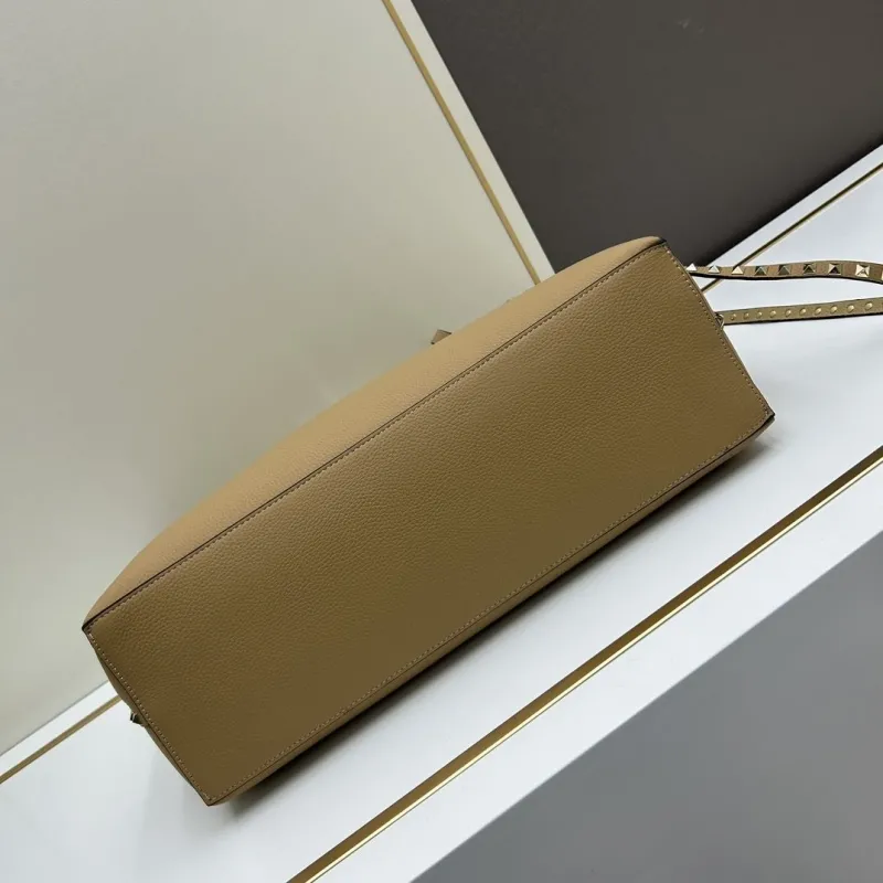 Valentino Beige Leather Tote Bag with Small Pouch 20244 - Image 4