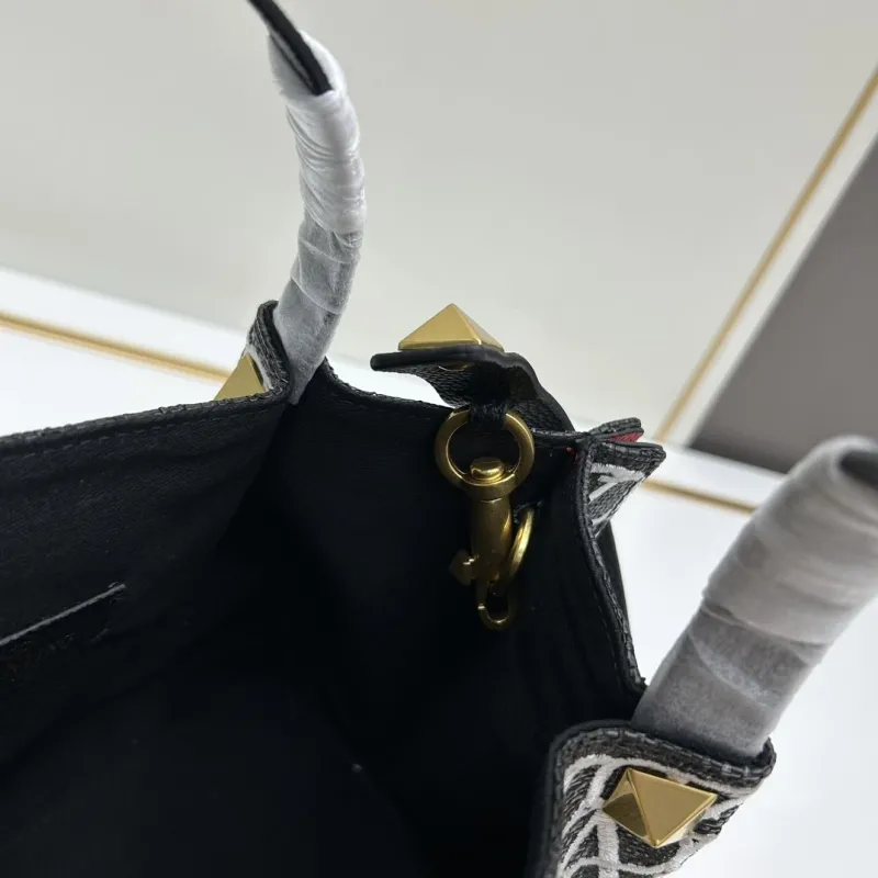Valentino Shopping Bags-107 - Image 6