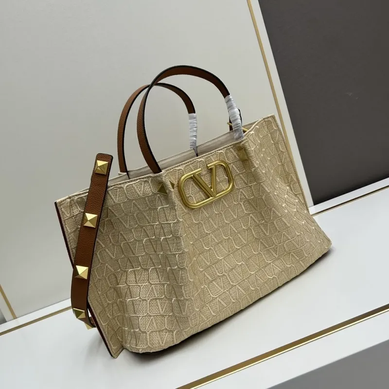 Alternative view of Valentino Shopping Bags-109