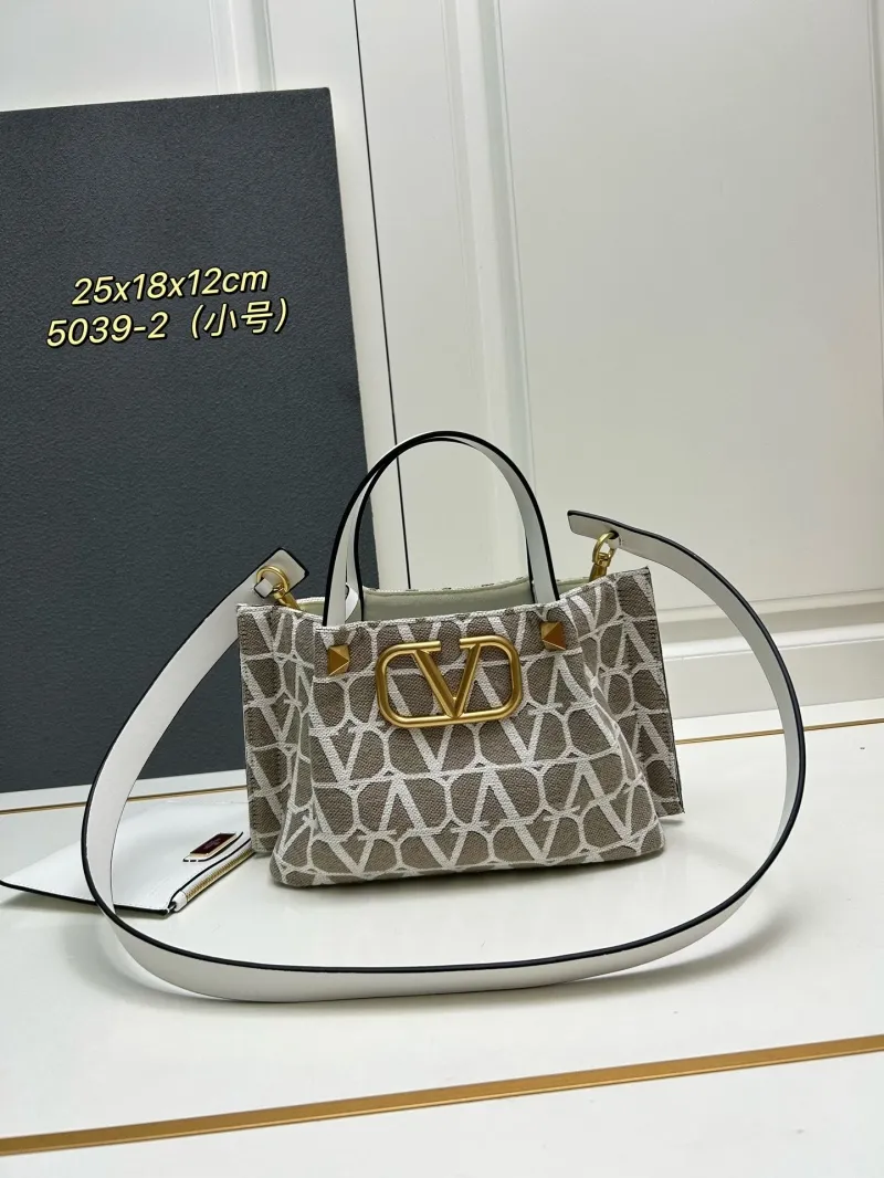 Valentino Shopping Bags-114