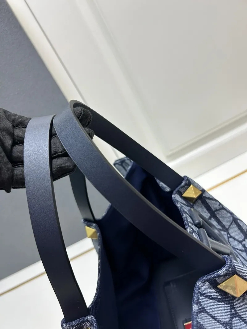 Valentino Large Navy Tote Bag with Detachable Pouch - Image 4