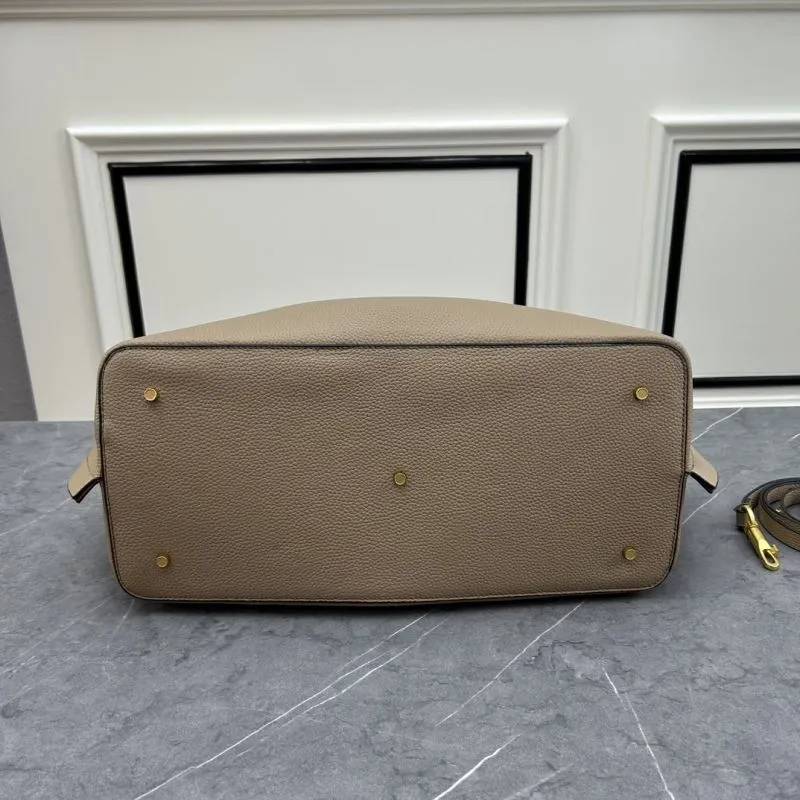 Valentino Beige Leather Tote Bag with Pouch - Image 5