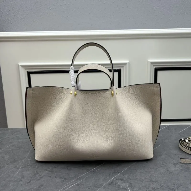 Valentino Cream Leather Tote Bag with Small Pouch - Image 3