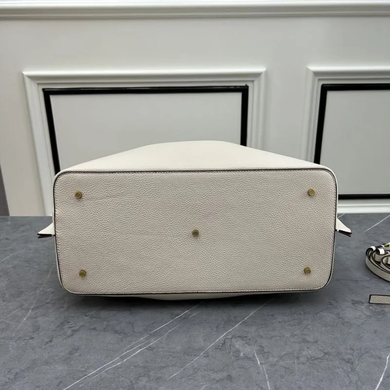 Valentino Cream Leather Tote Bag with Small Pouch - Image 4