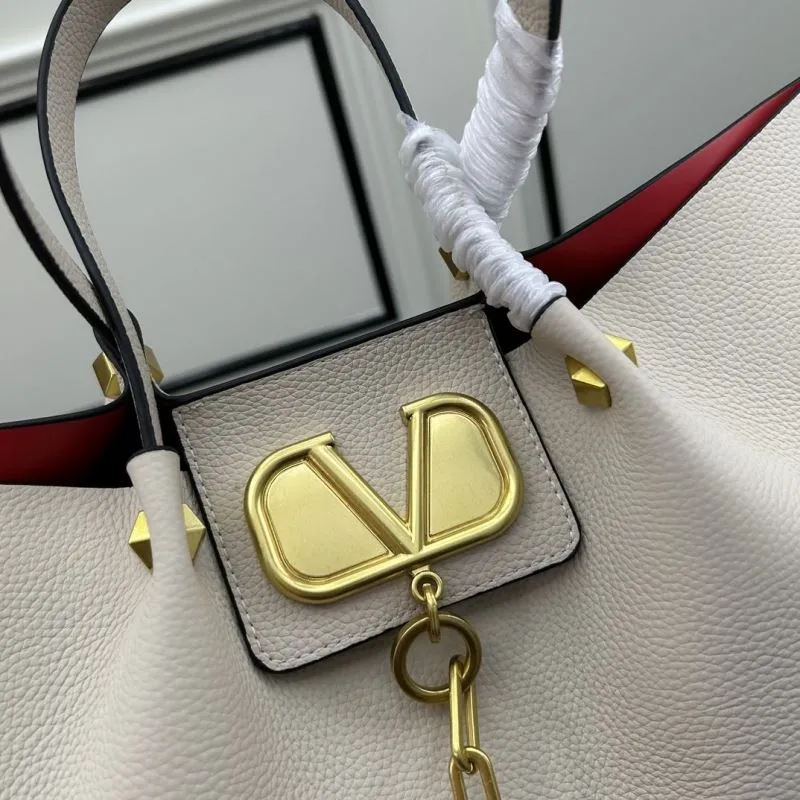 Valentino Cream Leather Tote Bag with Small Pouch - Image 5