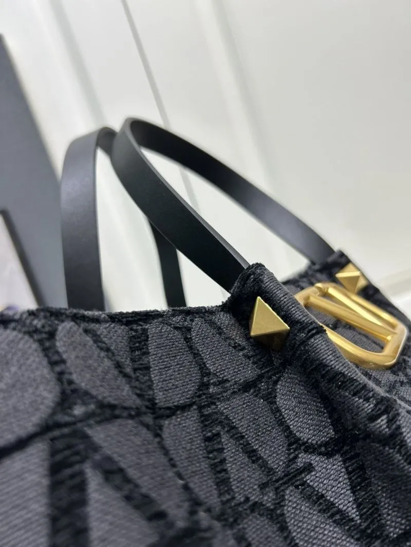 Valentino Large Black Tote Bag with Pouch 5039 - Image 6
