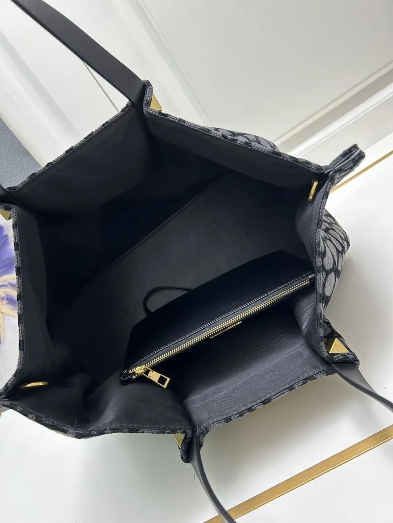 Valentino Large Black Tote Bag with Pouch 5039 - Image 9
