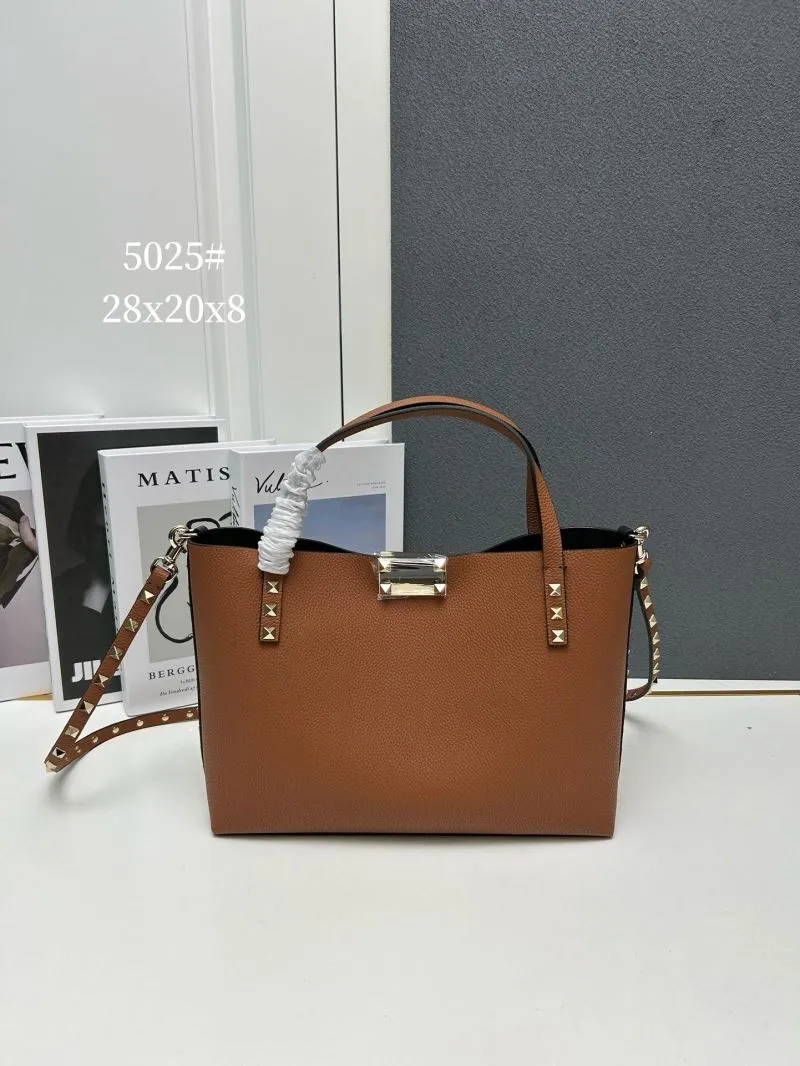 Alternative view of Valentino Shopping Bags-143