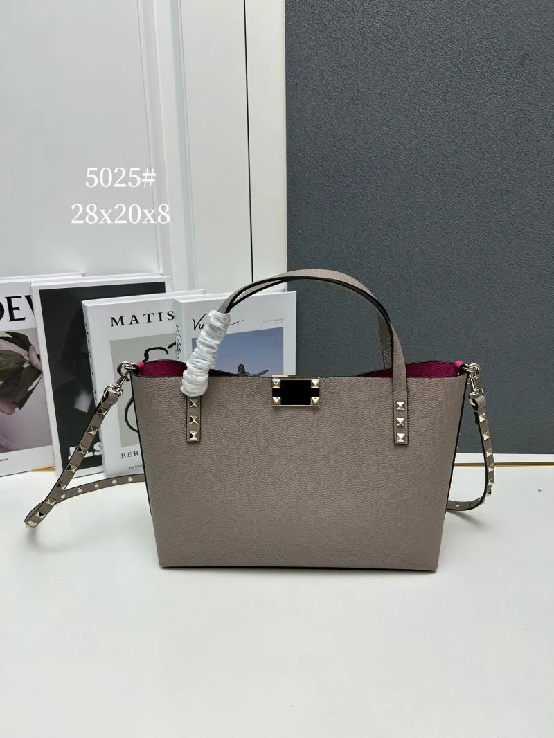 Alternative view of Valentino Shopping Bags-146
